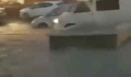 暴雨视频,城市瞬间变泽国